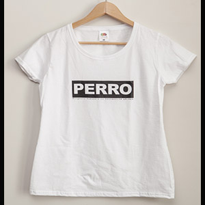 ayuda-animales-camiseta-blanca-perro