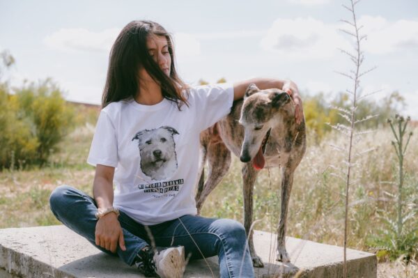 Camiseta "Mi media naranja tiene 4 patas" - Imagen 2